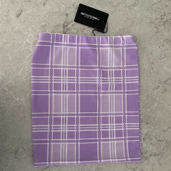 PrettyLittleThing Lilac Check Print Mini Skirt - Picture 2 of 2